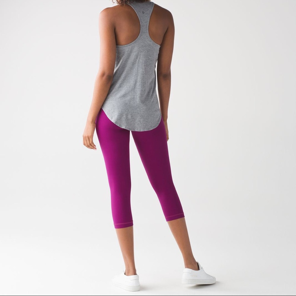 ✨Lululemon Magenta Crops✨